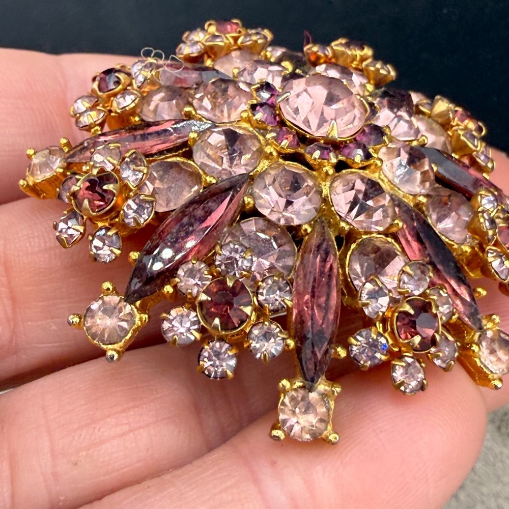 Vintage Rhinestone Brooch Purple Gold Tone Sparkle - Picture 6 of 12